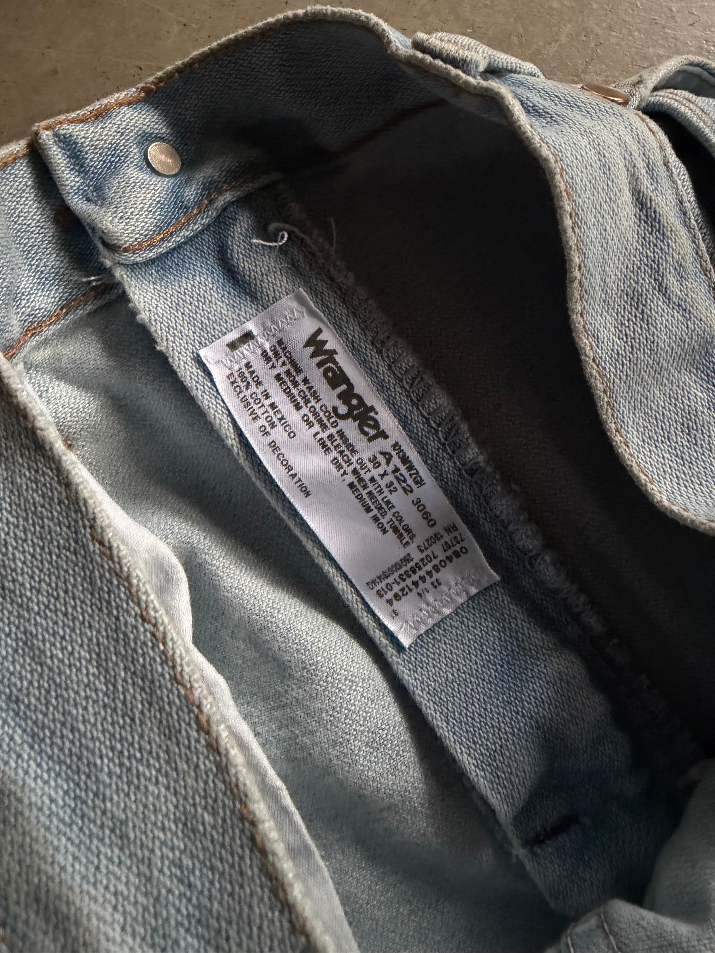 VTG Wrangler Straight Leg Light Wash Denim Jeans Sz 32x32