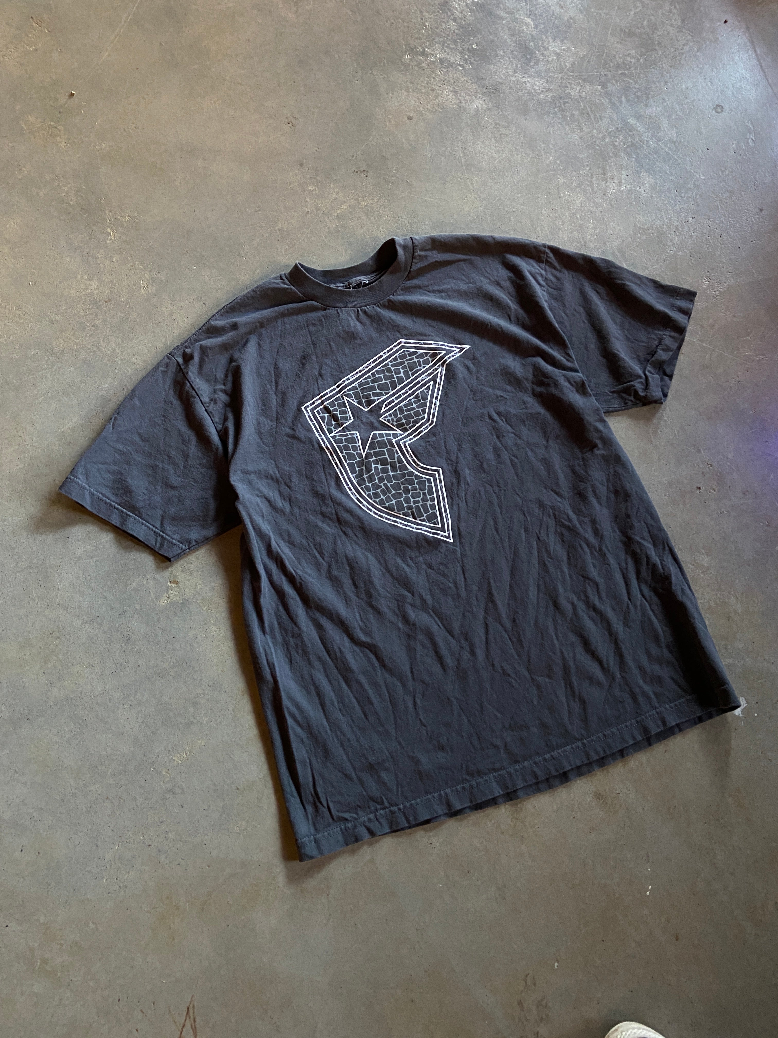 Y2K Famous Stars and Straps Tee Sz L