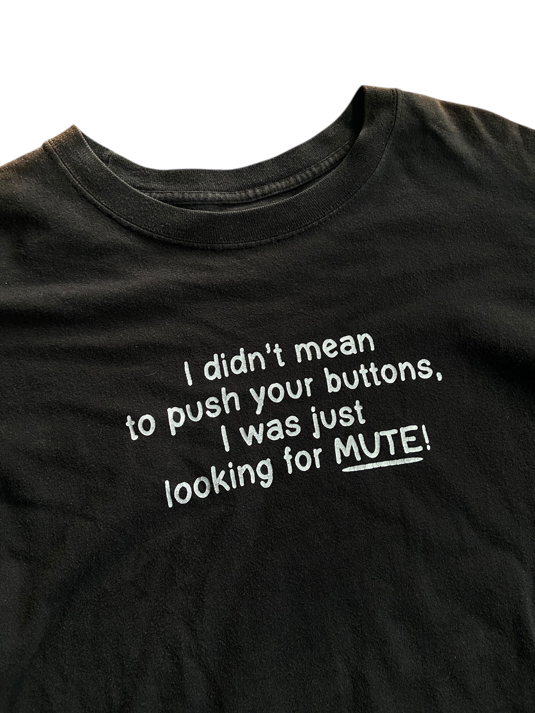 Y2K "Mute Button" Text Tee Sz M