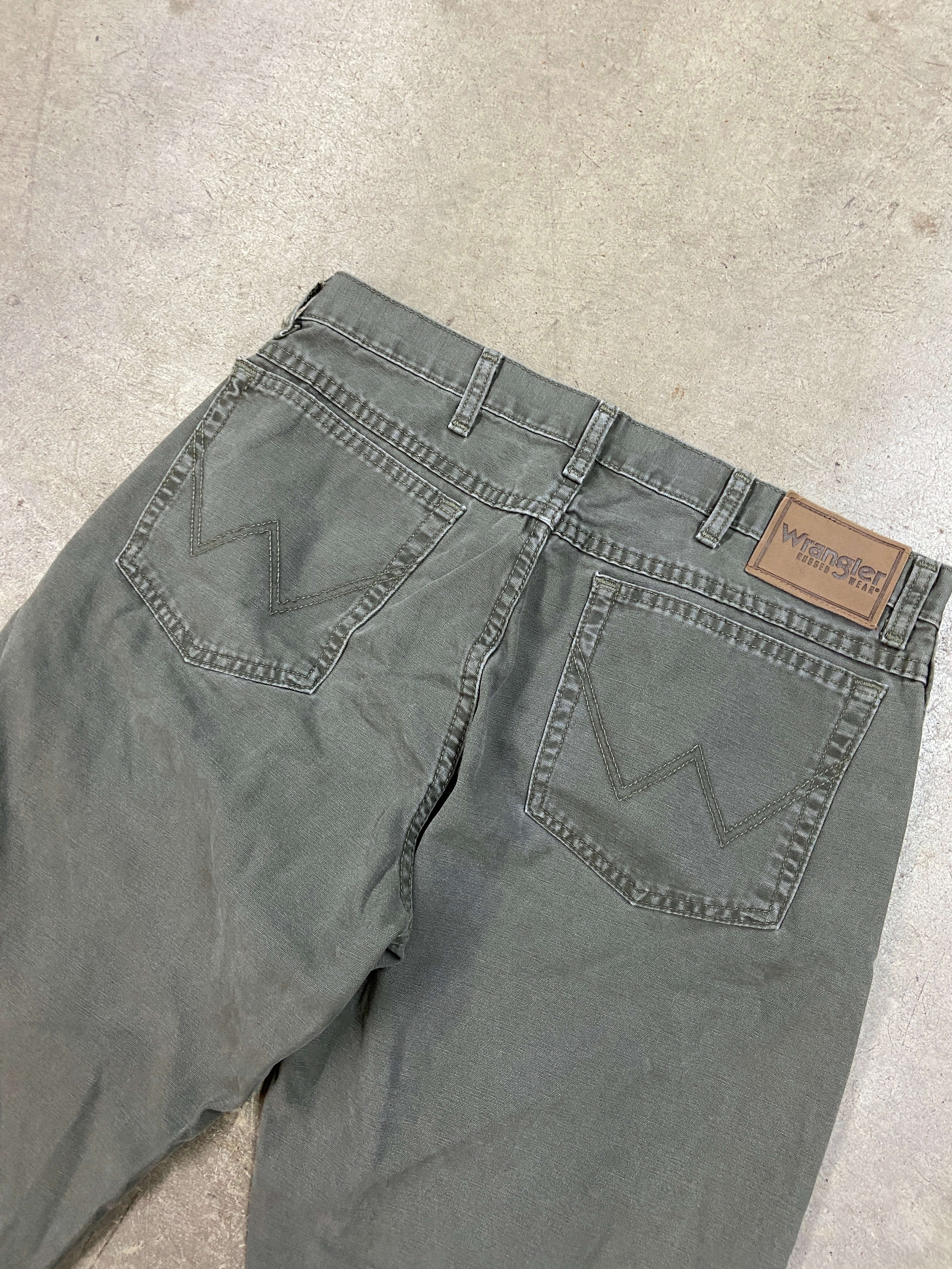 VTG Wrangler Rugged Wear Olive Pants Sz 34x30